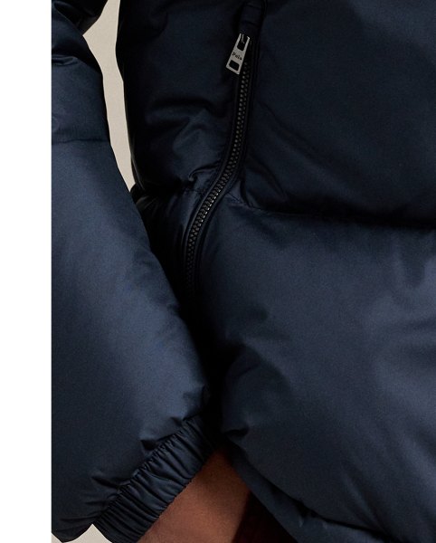 These stretch twill trousers feature a unique convertible construction, which allows the drawstring on the waist to be worn either on the inside or the outside. A garment dye treatment provides tonal variation, while our iconic embroidered Pony gives them a signature Polo finish.