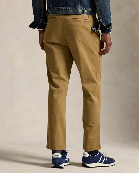 These stretch twill trousers feature a unique convertible construction, which allows the drawstring on the waist to be worn either on the inside or the outside. A garment dye treatment provides tonal variation, while our iconic embroidered Pony gives them a signature Polo finish.