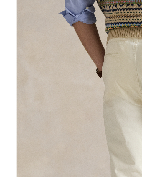 These stretch twill trousers feature a unique convertible construction, which allows the drawstring on the waist to be worn either on the inside or the outside. A garment dye treatment provides tonal variation, while our iconic embroidered Pony gives them a signature Polo finish.