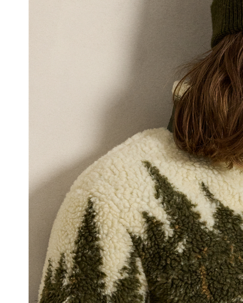 Part of the season's collection inspired by outdoor adventures, this jacket features a scenic print of a sweeping natural landscape and its wildlife. It is crafted from high-pile fleece, which is bonded to a shorter brushed fleece for superior softness and warmth.