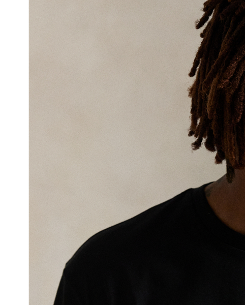 In addition to our signature Pony, this cotton T-shirt features our  Ralph Lauren Lauren logo embroidered on the front in script letters.