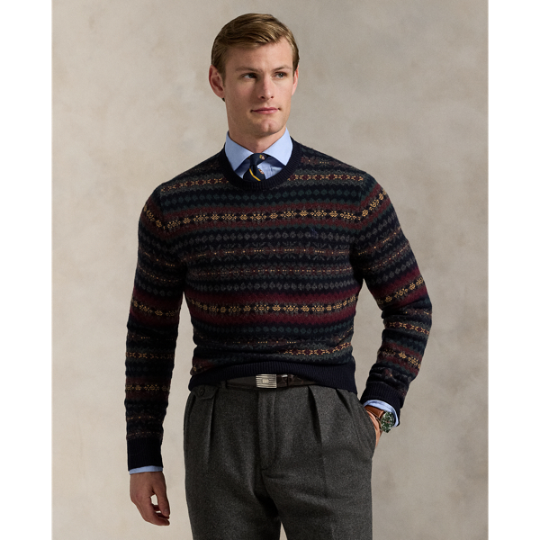 This jumper unites six different hues of wool yarn to create its intricate Fair Isle pattern. It is finished with our signature embroidered Pony on the left chest.