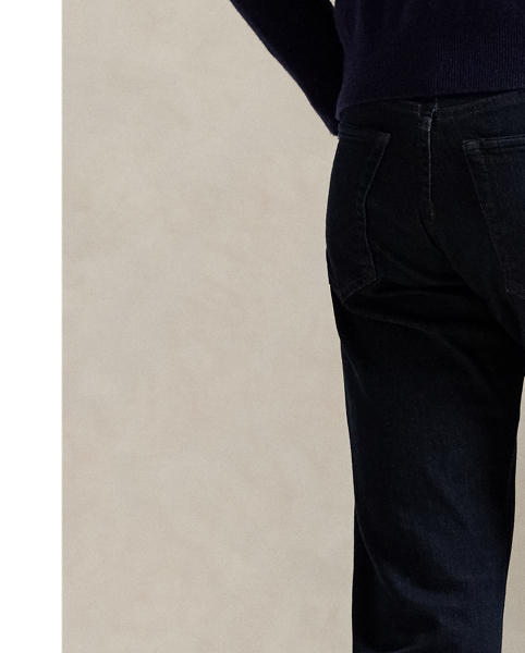 Designed for unrestricted movement and flexibility, the tapered-leg Parkside features an easy, relaxed fit through the seat and thigh. This pair is woven with extra stretch for added comfort and features our signature embroidered Pony at the back pocket.