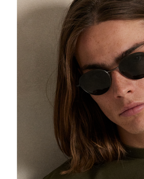 In addition to our signature embroidered Pony, this cotton T-shirt features our "Polo  Ralph Lauren Lauren" logo rendered in block letters and script.