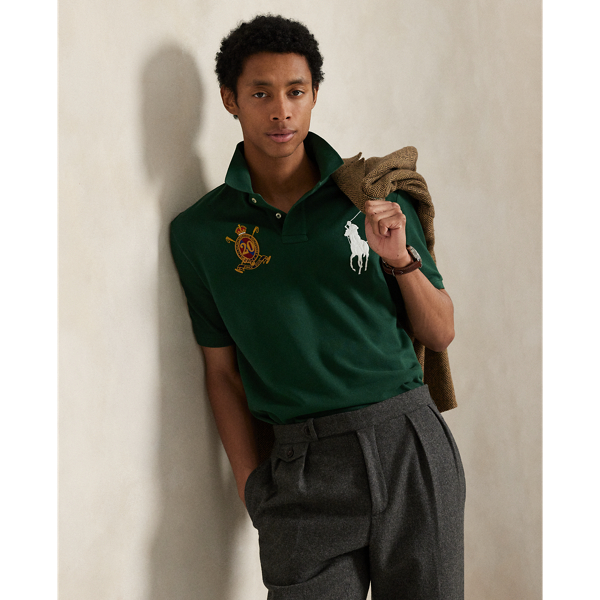 An American style standard since 1972, the Polo shirt has been imitated but never matched. Over the decades, Ralph Lauren Lauren has reimagined his signature style in a wide array of colours and fits, yet all retain the quality and attention to detail of the iconic original. This mesh version features an equestrian-inspired crest that celebrates 20 years of Ralph Lauren Lauren's iconic Big Pony.