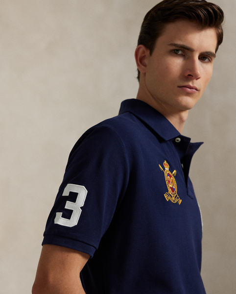 An American style standard since 1972, the Polo shirt has been imitated but never matched. Over the decades, Ralph Lauren Lauren has reimagined his signature style in a wide array of colours and fits, yet all retain the quality and attention to detail of the iconic original. This mesh version features an equestrian-inspired crest that celebrates 20 years of Ralph Lauren Lauren's iconic Big Pony.