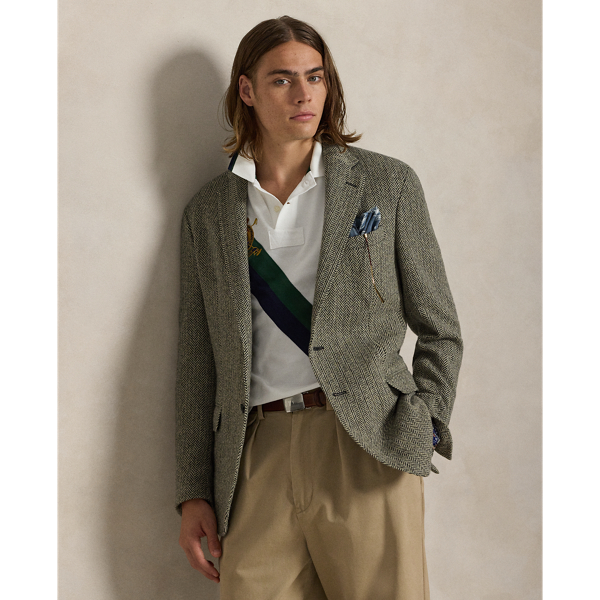 An American style standard since 1972, the Polo shirt has been imitated but never matched. Over the decades,  Ralph Lauren Lauren has reimagined his signature style in a wide array of colours and fits, yet all retain the quality and attention to detail of the iconic original. This mesh version features an equestrian-inspired crest celebrating 20 years of  Ralph Lauren Lauren's iconic Big Pony.