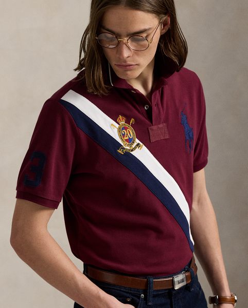 An American style standard since 1972, the Polo shirt has been imitated but never matched. Over the decades, Ralph Lauren Lauren has reimagined his signature style in a wide array of colours and fits, yet all retain the quality and attention to detail of the iconic original. This mesh version features an equestrian-inspired crest celebrating 20 years of Ralph Lauren Lauren's iconic Big Pony.