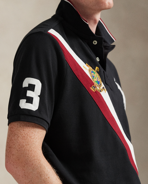 An American style standard since 1972, the Polo shirt has been imitated but never matched. Over the decades, Ralph Lauren Lauren has reimagined his signature style in a wide array of colours and fits, yet all retain the quality and attention to detail of the iconic original. This mesh version features an equestrian-inspired crest celebrating 20 years of Ralph Lauren Lauren's iconic Big Pony.