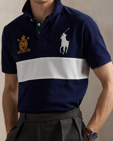 An American style standard since 1972, the Polo shirt has been imitated but never matched. Over the decades, Ralph Lauren Lauren has reimagined his signature style in a wide array of colours and fits, yet all retain the quality and attention to detail of the iconic original. This mesh version features an equestrian-inspired crest that celebrates 20 years of Ralph Lauren Lauren's iconic Big Pony.