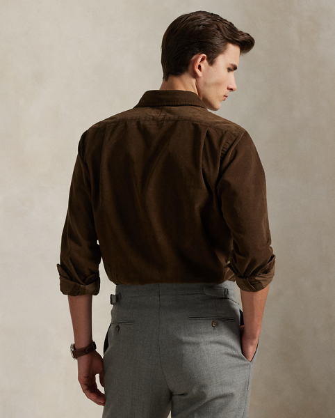 Pinwale cotton corduroy brings a refined rusticity to this shirt. At the left chest, our iconic embroidered Pony gives it a signature finishing touch.