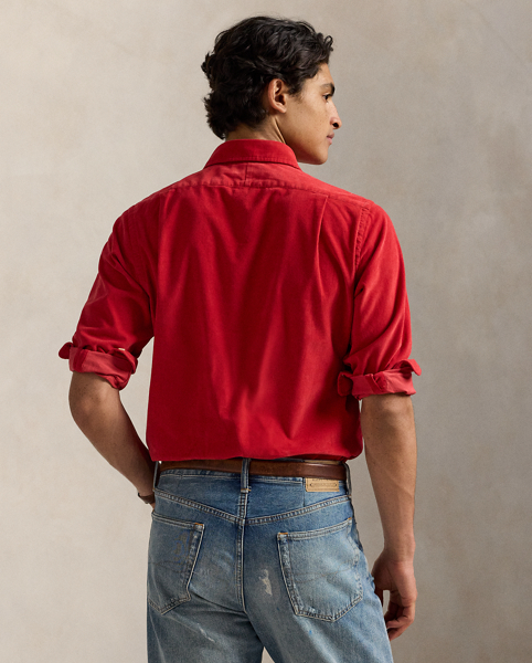 Pinwale cotton corduroy brings a refined rusticity to this shirt. At the left chest, our iconic embroidered Pony gives it a signature finishing touch.