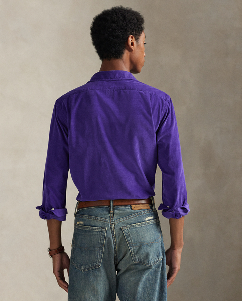 Pinwale cotton corduroy brings a refined rusticity to this shirt. At the left chest, our iconic embroidered Pony gives it a signature finishing touch.