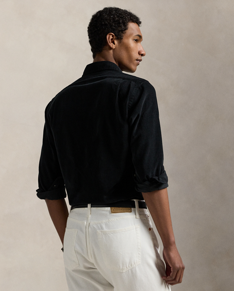 Pinwale cotton corduroy brings a refined rusticity to this shirt. At the left chest, our iconic embroidered Pony gives it a signature finishing touch.