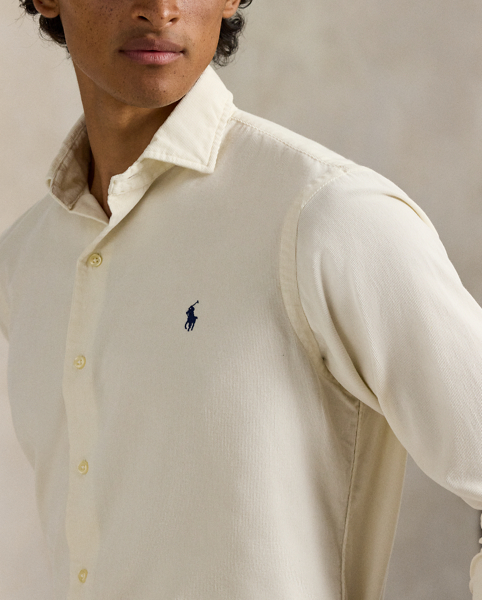 Pinwale cotton corduroy brings a refined rusticity to this shirt. At the left chest, our iconic embroidered Pony gives it a signature finishing touch.