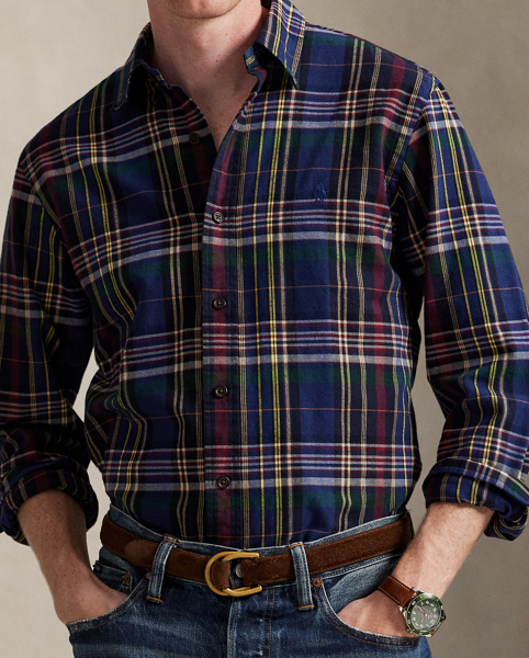 The oxford shirt made its debut very early in Ralph Lauren Lauren’s designs, and since then, it has solidified its status as a pillar of the Polo look. Our fabric is developed with a secret wash, giving it instant character, ease and a heathered softness – what we refer to as "the perfect rumple". The formula is so unique that it's been kept in a safe for more than three decades. Today, Mr Lauren continues to create countless variations of his iconic shirt, including this brushed version, which features a classic plaid motif.