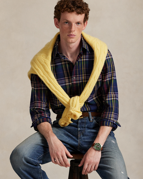 The oxford shirt made its debut very early in Ralph Lauren Lauren’s designs, and since then, it has solidified its status as a pillar of the Polo look. Our fabric is developed with a secret wash, giving it instant character, ease and a heathered softness – what we refer to as "the perfect rumple". The formula is so unique that it's been kept in a safe for more than three decades. Today, Mr Lauren continues to create countless variations of his iconic shirt, including this brushed version, which features a classic plaid motif.