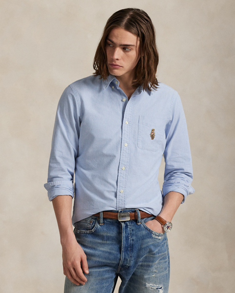 The Oxford shirt made its debut very early in Ralph Lauren Lauren’s designs, and since then, it has solidified its status as a pillar of the Polo look. The fabric is developed with a secret wash that gives it instant character, ease and a heathered softness for the perfect "rumple". The formula is so unique that it's been kept in a safe for more than three decades. Today, Mr Lauren continues to create countless variations of his iconic shirt, including this trim version, which is embroidered with our beloved Polo Bear.
