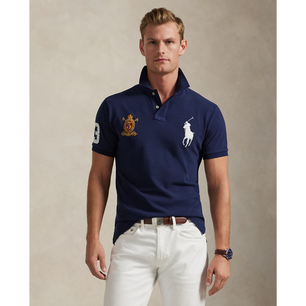 An American style standard since 1972, the Polo shirt has been imitated but never matched. Over the decades, Ralph Lauren Lauren has reimagined his signature style in a wide array of colours and fits, yet all retain the quality and attention to detail of the iconic original. This version features our Big Pony, a crest and a "3" patch – nodding to the number typically worn by a polo team's strongest player.