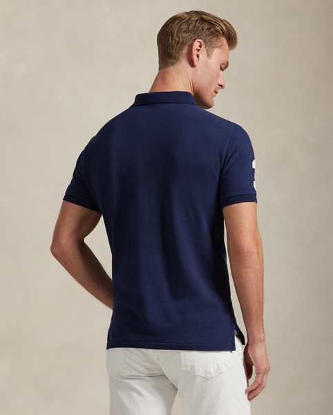 An American style standard since 1972, the Polo shirt has been imitated but never matched. Over the decades, Ralph Lauren Lauren has reimagined his signature style in a wide array of colours and fits, yet all retain the quality and attention to detail of the iconic original. This version features our Big Pony, a crest and a "3" patch – nodding to the number typically worn by a polo team's strongest player.