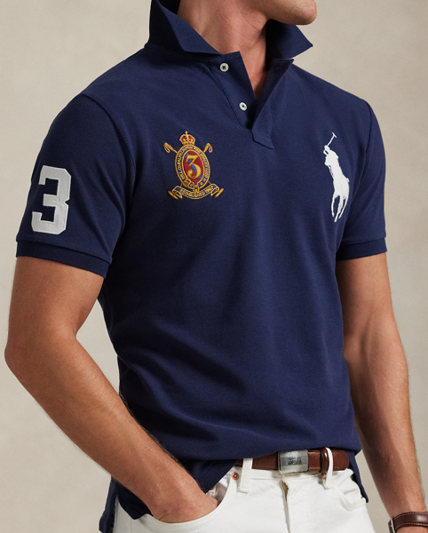 An American style standard since 1972, the Polo shirt has been imitated but never matched. Over the decades, Ralph Lauren Lauren has reimagined his signature style in a wide array of colours and fits, yet all retain the quality and attention to detail of the iconic original. This version features our Big Pony, a crest and a "3" patch – nodding to the number typically worn by a polo team's strongest player.
