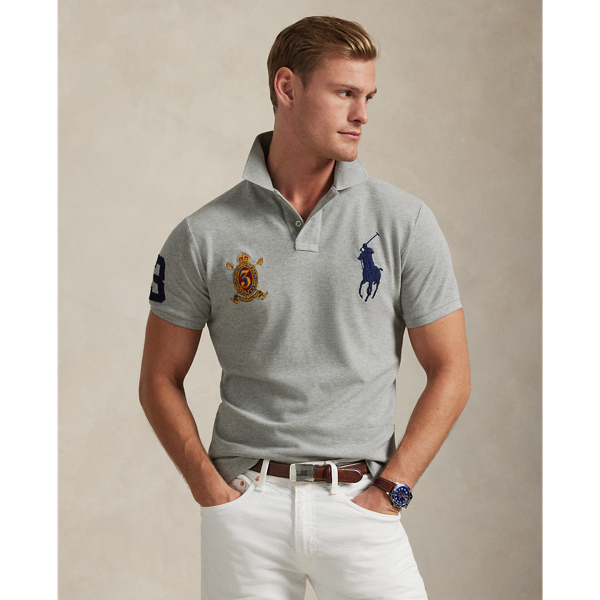 An American style standard since 1972, the Polo shirt has been imitated but never matched. Over the decades, Ralph Lauren Lauren has reimagined his signature style in a wide array of colours and fits, yet all retain the quality and attention to detail of the iconic original. This version features our Big Pony, a crest and a "3" patch – nodding to the number typically worn by a polo team's strongest player.