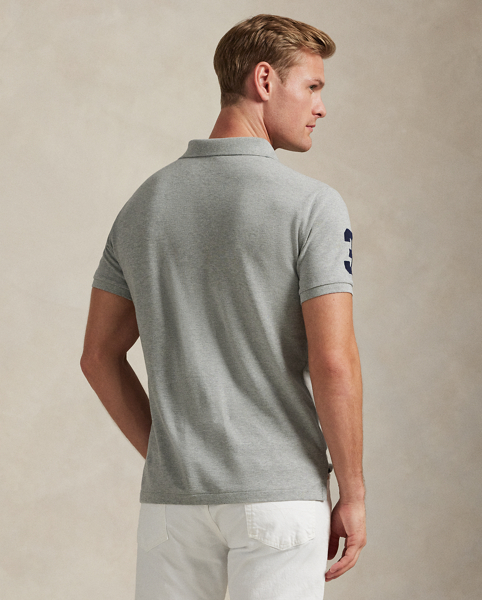 An American style standard since 1972, the Polo shirt has been imitated but never matched. Over the decades, Ralph Lauren Lauren has reimagined his signature style in a wide array of colours and fits, yet all retain the quality and attention to detail of the iconic original. This version features our Big Pony, a crest and a "3" patch – nodding to the number typically worn by a polo team's strongest player.
