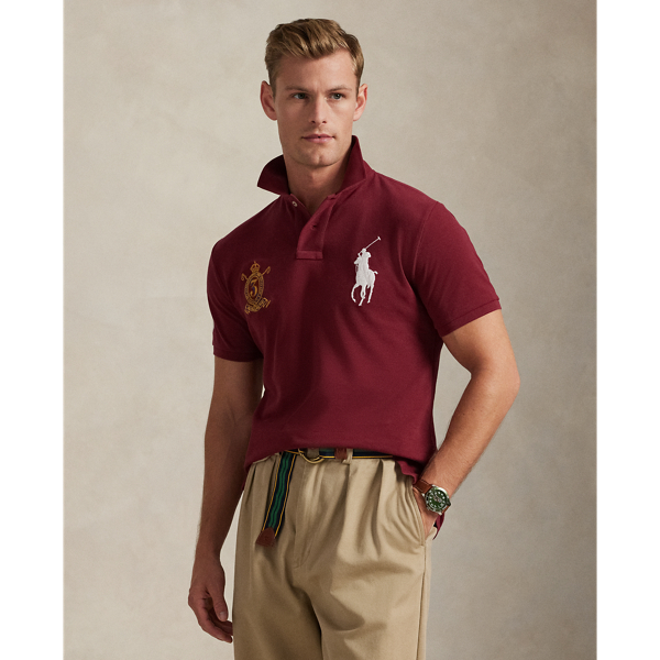 An American style standard since 1972, the Polo shirt has been imitated but never matched. Over the decades, Ralph Lauren Lauren has reimagined his signature style in a wide array of colours and fits, yet all retain the quality and attention to detail of the iconic original. This version features our Big Pony, a crest and a "3" patch – nodding to the number typically worn by a polo team's strongest player.