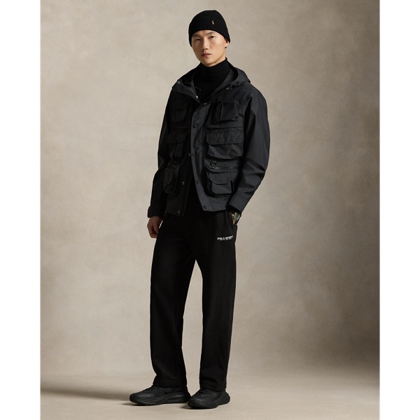 In heavyweight cotton-blend fleece, these unisex tracksuit bottoms feature our iconic Polo Sport logo embroidered at the left leg.