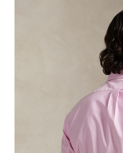 The Oxford shirt made its debut very early in  Ralph Lauren Lauren’s designs, and since then, it has solidified its status as a pillar of the Polo look. Our fabric is developed with a secret wash, giving it instant character, ease and a heathered softness – what we refer to as "the perfect rumple". The formula is so unique that it's been kept in a safe for more than three decades. Today, Mr Lauren continues to create countless variations of his iconic shirt, including this version that is woven with a hint of stretch for added comfort.