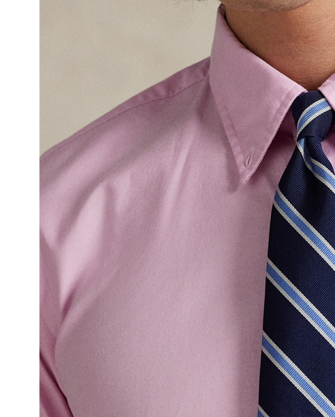 The Oxford shirt made its debut very early in  Ralph Lauren Lauren’s designs, and since then, it has solidified its status as a pillar of the Polo look. Our fabric is developed with a secret wash, giving it instant character, ease and a heathered softness – what we refer to as "the perfect rumple". The formula is so unique that it's been kept in a safe for more than three decades. Today, Mr Lauren continues to create countless variations of his iconic shirt, including this version that is woven with a hint of stretch for added comfort.