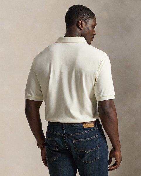 An American style standard since 1972, the Polo shirt has been imitated but never matched. Over the decades, Ralph Lauren Lauren has reimagined his signature style in a wide array of colours and fits, yet all retain the quality and attention to detail of the iconic original. This Big & Tall version is made with luxe cotton interlock that features an ultrasoft finish.