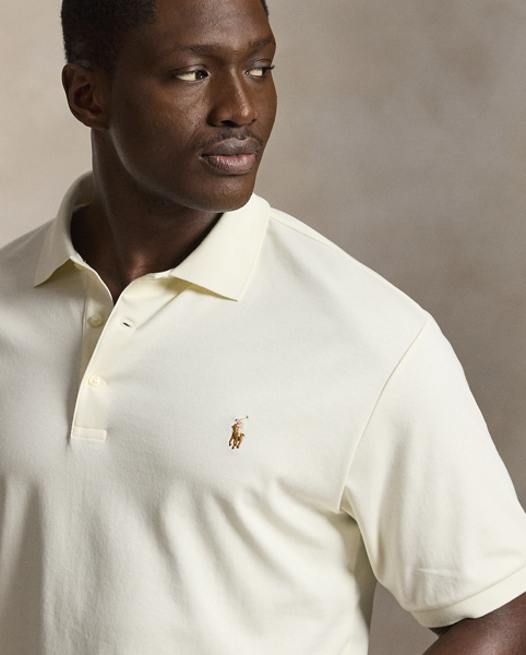 An American style standard since 1972, the Polo shirt has been imitated but never matched. Over the decades, Ralph Lauren Lauren has reimagined his signature style in a wide array of colours and fits, yet all retain the quality and attention to detail of the iconic original. This Big & Tall version is made with luxe cotton interlock that features an ultrasoft finish.