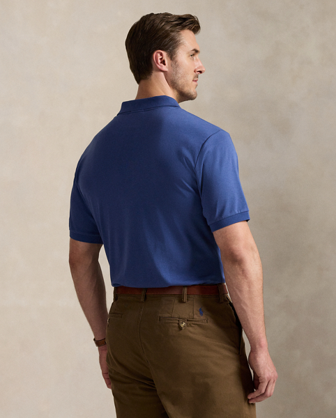An American style standard since 1972, the Polo shirt has been imitated but never matched. Over the decades, Ralph Lauren Lauren has reimagined his signature style in a wide array of colours and fits, yet all retain the quality and attention to detail of the iconic original. This Big & Tall version is made with luxe cotton interlock that features an ultrasoft finish.