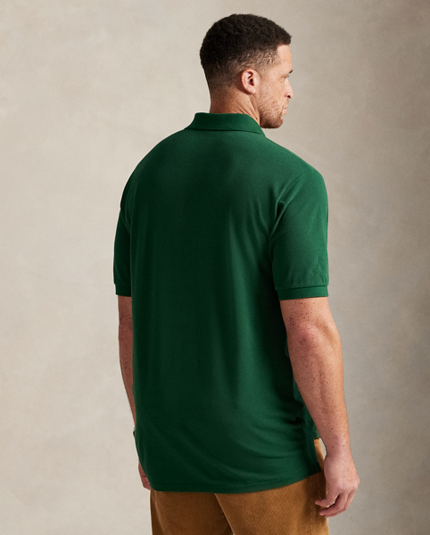 An American style standard since 1972, the Polo shirt has been imitated but never matched. Over the decades, Ralph Lauren Lauren has re-imagined his signature style in a wide array of colours and fits, yet all retain the quality and attention to detail of the iconic original. This Big & Tall version is cut for a relaxed fit and washed for added softness.