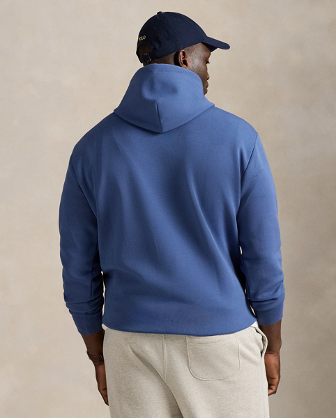 Made with a smooth cotton-blend fabric, this Big & Tall layer delivers lightweight warmth and a dose of modern Polo style.