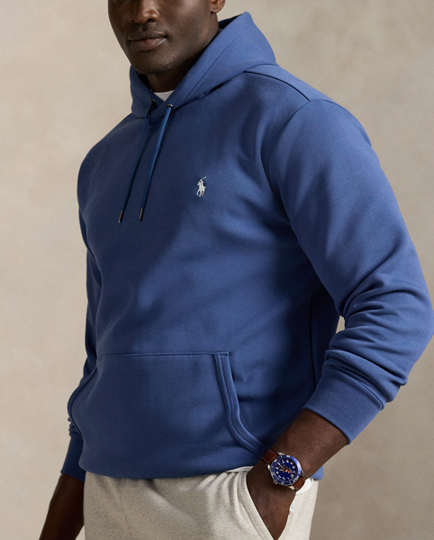 Made with a smooth cotton-blend fabric, this Big & Tall layer delivers lightweight warmth and a dose of modern Polo style.