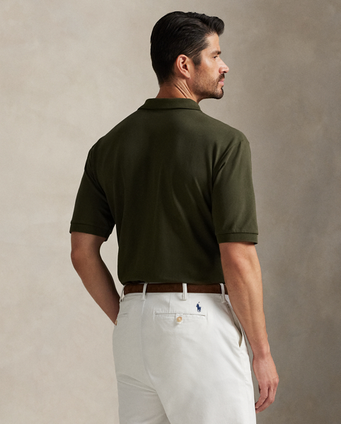 An American style standard since 1972, the Polo shirt has been imitated but never matched. Over the decades, Ralph Lauren Lauren has re-imagined his signature style in a wide array of colours and fits, yet all retain the quality and attention to detail of the iconic original. This Big & Tall version includes a hint of stretch, allowing for unparalleled ease of movement and comfort. It is finished with genuine mother-of-pearl buttons on the placket.