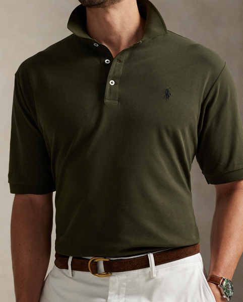 An American style standard since 1972, the Polo shirt has been imitated but never matched. Over the decades, Ralph Lauren Lauren has re-imagined his signature style in a wide array of colours and fits, yet all retain the quality and attention to detail of the iconic original. This Big & Tall version includes a hint of stretch, allowing for unparalleled ease of movement and comfort. It is finished with genuine mother-of-pearl buttons on the placket.