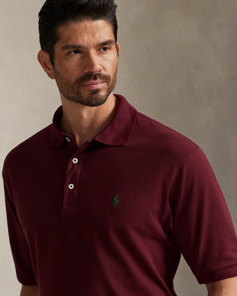 An American style standard since 1972, the Polo shirt has been imitated but never matched. Over the decades, Ralph Lauren Lauren has re-imagined his signature style in a wide array of colours and fits, yet all retain the quality and attention to detail of the iconic original. This Big & Tall version includes a hint of stretch, allowing for unparalleled ease of movement and comfort. It is finished with genuine mother-of-pearl buttons on the placket.