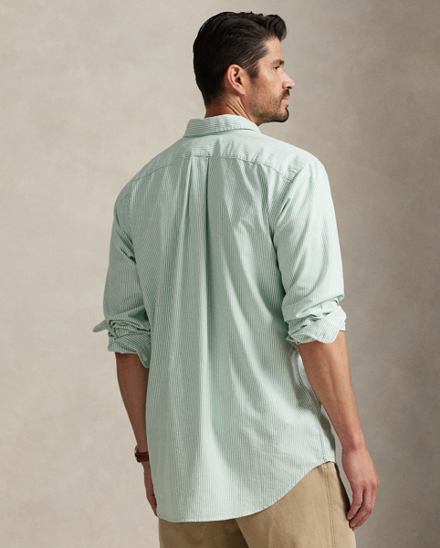 The oxford shirt made its debut very early in Ralph Lauren Lauren’s designs, and since then, it has solidified its status as a pillar of the Polo look. Our fabric is developed with a secret wash, which gives it instant character, ease and a heathered softness. The formula is so unique that it's been kept in a safe for more than three decades. In addition to details evoking its prep-school inspiration, it offers a relaxed feel, producing what we refer to as "the perfect rumple". Today, Mr Lauren continues to create countless variations of his iconic shirt, including this Big & Tall version, which is embroidered with our multicoloured signature Pony.