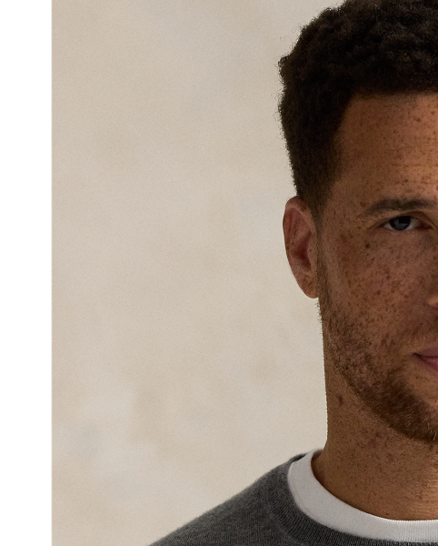 This Big & Tall jumper is crafted from Italian wool yarn, which is treated for easy care and worsted for durability.