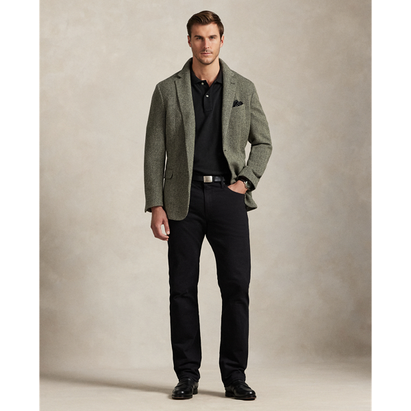 Polo's straight-leg jean features a regular rise with an easy, relaxed fit through the seat and the thigh. This Big & Tall pair is crafted from stretch denim, which is dyed to achieve a saturated black shade.