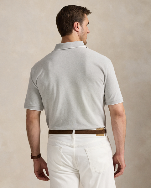 An American style standard since 1972, the Polo shirt has been imitated but never matched. Over the decades, Ralph Lauren Lauren has reimagined his signature style in a wide array of colours and fits, yet all retain the quality and attention to detail of the iconic original. This Big & Tall version includes a hint of stretch and is finished with genuine mother-of-pearl buttons.