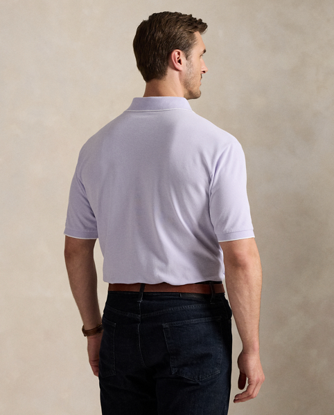 An American style standard since 1972, the Polo shirt has been imitated but never matched. Over the decades, Ralph Lauren Lauren has reimagined his signature style in a wide array of colours and fits, yet all retain the quality and attention to detail of the iconic original. This Big & Tall version includes a hint of stretch and is finished with genuine mother-of-pearl buttons.