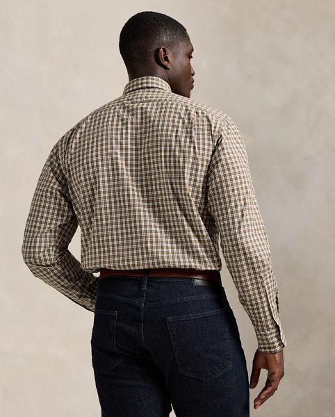 This Big & Tall shirt's poplin fabric combines soft, breathable cotton with extra stretch for added comfort.