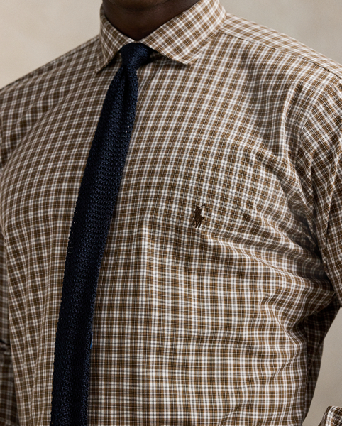 This Big & Tall shirt's poplin fabric combines soft, breathable cotton with extra stretch for added comfort.