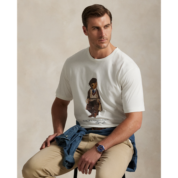 At the front of this cotton Big & Tall T-shirt is our iconic mascot, the Polo Bear, printed in a sophisticated  Ralph Lauren Lauren outfit.