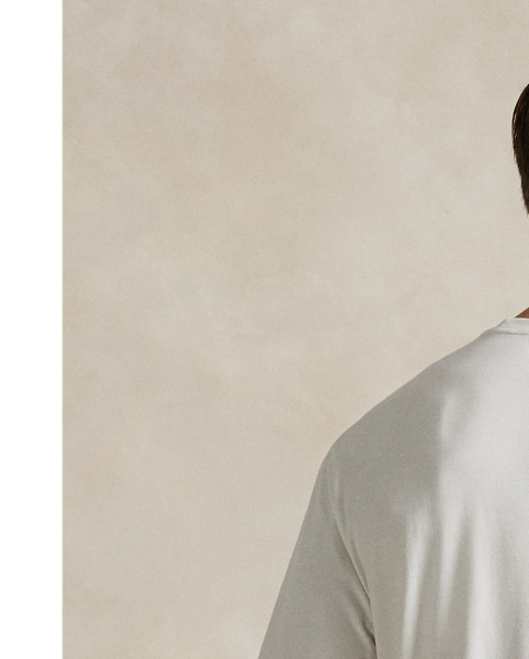 At the front of this cotton Big & Tall T-shirt is our iconic mascot, the Polo Bear, printed in a sophisticated  Ralph Lauren Lauren outfit.