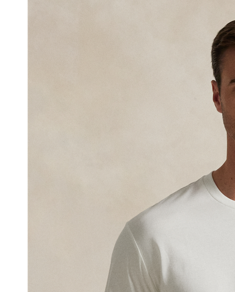 At the front of this cotton Big & Tall T-shirt is our iconic mascot, the Polo Bear, printed in a sophisticated  Ralph Lauren Lauren outfit.